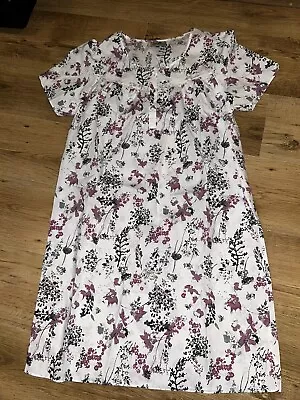 Womens Arista White Floral Night Gown Size 14-16 • £1.80