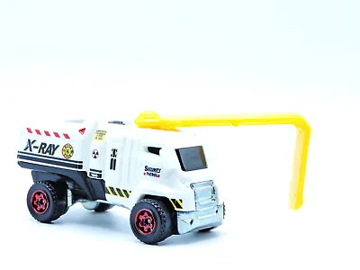 2015 Hot Wheels Xcanner White Heroic Rescue Diecast Truck Yellow X-ray Scanner • $7.40