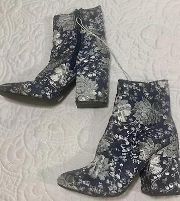 Women’s Merona Arie Blue Metallic Silver Floral Brocade Ankle Booties Size 7 EUC • $22.95
