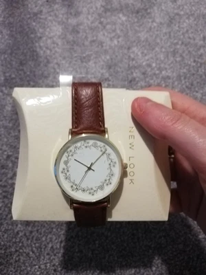 £13 • Buy New Look Floral Watch