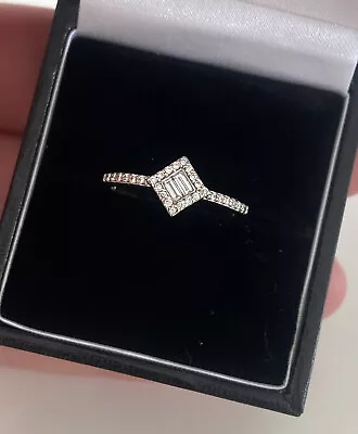 £425 • Buy 18ct Gold Baguette & Round Cut Diamond Ring 18K 750.