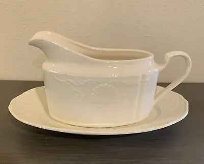 Mikasa South Hampton White Embossed Sea Shell DY902 GRAVY BOAT With Underplate • $18