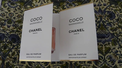 £10 • Buy Chanel Samples (2) With Pouch