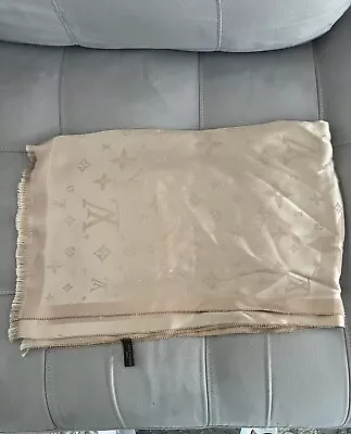 Louis Vuitton Wrap • $99.99