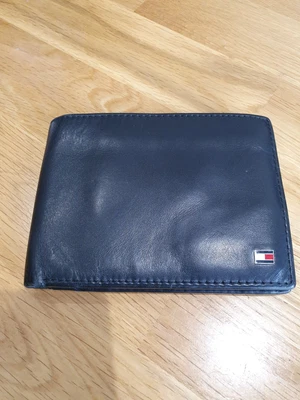 £4.08 • Buy TOMMY HILFIGER Leather Black Bifold Wallet (ref 36)