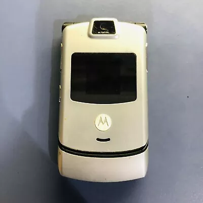 Motorola RAZR V3m Flip Cell Phone • $15