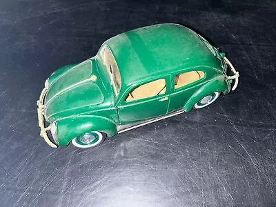 Maisto 1/18 - 31820 Volkswagen Export Sedan 1951 - Green - Boxed • £9.99