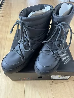 Moon Boots Men Size 9 • $199