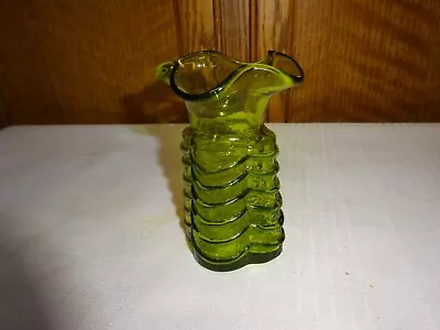 Small Green Ribbed Bud Vase Unbranded • $10.99
