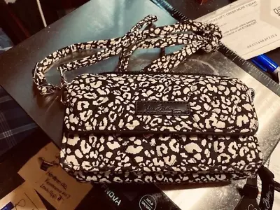 Vera Bradley Zip FULL Wristlet Wallet Clutch  Shoulder Strap BLK & White PEBBLE • $12