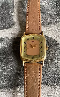 Vintage Mid Size Q&Q Mechanical Hand Winding Wristwatch • £9.99
