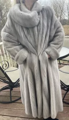 Beautiful Natural Sapphire Silver Grey Mink Fur Swing Coat • $2999