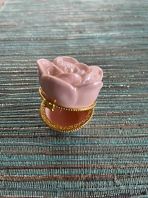 NOS MARY KAY ROSE PORCELAIN TRINKET/Pill ~Pink With Gold Trim • $8.95