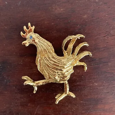 VTG Gold Tone Rooster Game Cock Fighting Chicken Brooch Pin Blue Rhinestone Eye • $11.95