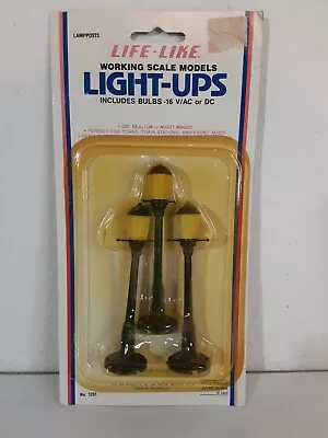 Life Like 1201 O Scale Light-Up Street Lights Lampposts (Pack Of 3) • $8.50