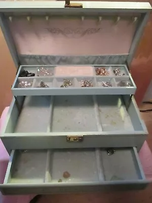 Vintage Jewelry Box Lovely  W/KEY. • $9