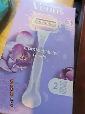 Gillette Venus ComfortGlide Freesia Women's Razor 1 Handle + 2 Refills • $9.03