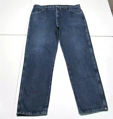 Mens Wrangler Rugged Wear Classic Fit Tapered Leg Blue Jeans Measured Size 42x32 • $7.99