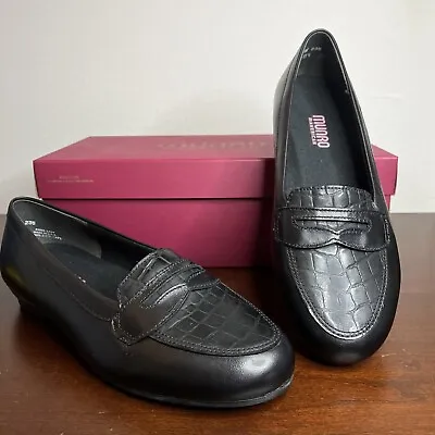 Pair Of Women’s Munro American Black Leather Aligator-Style Dress Shoes • $25