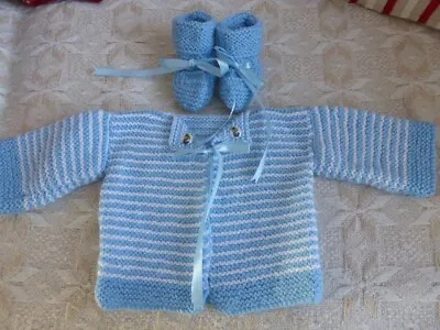 HAND KNITTED BABY MATINEE JACKET WITH BOOTEES. 19inch Chest. Blue/white. • £4