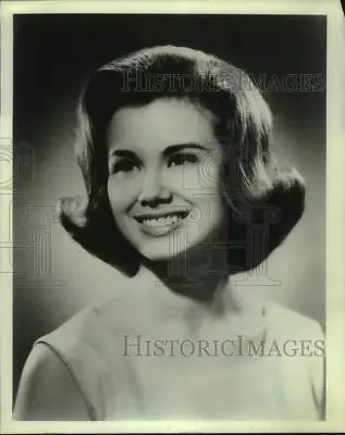 1966 Press Photo Mary Lou Butler Miss Texas 1965 To Crown Successor - Hca75054 • $15.99