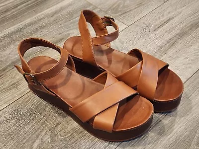 Universal Thread Womens Brown Platform Sandals Size 6.5 Crossband Cute • $14