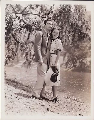 8x10 Original Photo Robert Taylor Maureen O'Sullivan In The Crowd Roars 1938 • $14.99