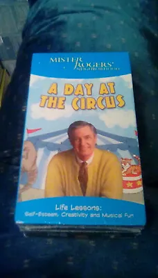 Mister Rogers' Neighborhood - A Day At The Circus RARE Anchor Bay 2005 VHS NEW • $624.99