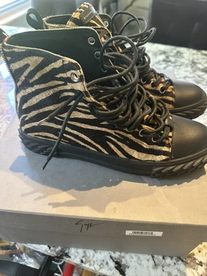 $75 • Buy Giuseppe Zanotti Blabber