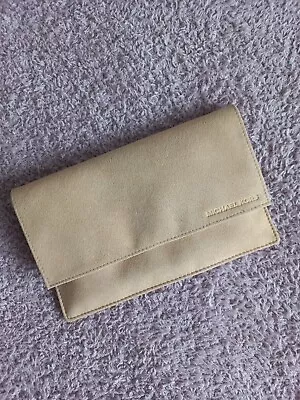 Michael Kors Clutch • $20