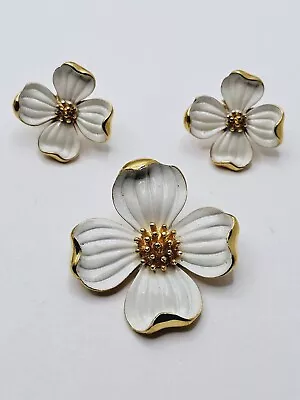 Vintage CROWN TRIFARI Brooch & Earrings Set White Dogwood Flower Gold Tone  • $12.50