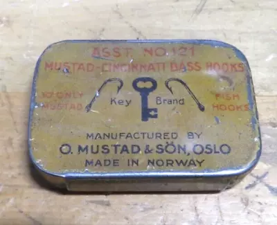 Vintage Mustad-Cincinnati Bass Fish Hooks Asst. No. 121 Metal Tin Box Norway • $29