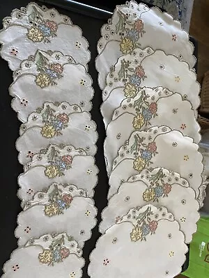 Vintage Madeira 12-Piece Embroidered Luncheon Set • $32.99