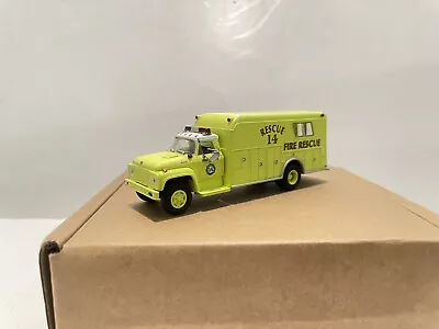 Athearn 1:87 Ho Scale Model Vehicle Fire Rescue #14 Ambulance Truck Train Scene • $25.58