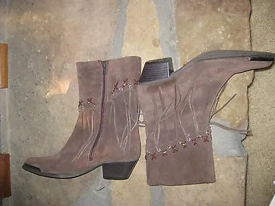 Oak Tree Fringe Chocolate Brown Suede Leather Western Boho Boots  Size 6.5 Euc • $29.99