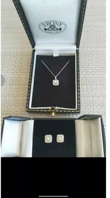 Beautiful 0.60ct Diamond Earrings & Pendant Necklace • £349