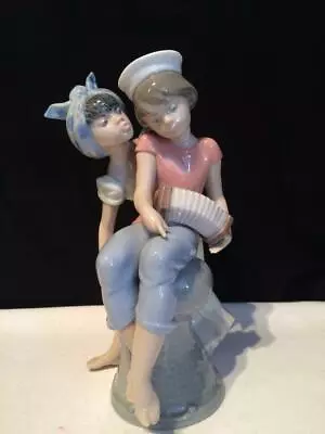 E3676 Lladro Carribean Kiss Sailor Boy Girl With Accordian Figurine #6144 • $299.95