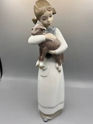 Lladro  Girl With Lamb Figurine 1010 Retired MINT 8.5   Fulgencio Garcia • $29.99