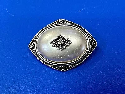 Raised Oval Avon Signed Vintage Brooch Pin • $4.98