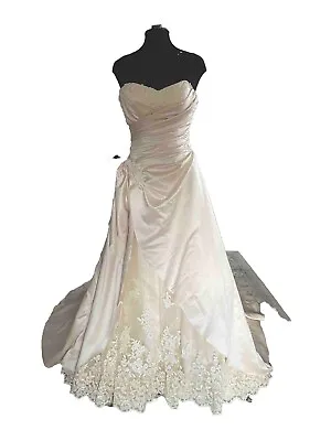 Maggie Sottero Wedding Dress Size 8 NWOT • $150