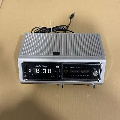 VINTAGE ZENITH AM FM CLOCK RADIO FROM 1970s • $21.56