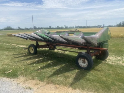 $2750 • Buy John Deere 643 Corn Head With Header Cart
