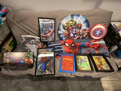 Marvel Avengers Twin Full Comforter And Wall Art Collection. • $60