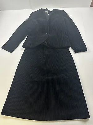 Vintage Saks Fifth Avenue Two Piece Suit Size 6 Black Velour • $39.95