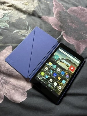 AMAZON FIRE HD8 TABLET 7th GENERATION 16GB BLACK WITH ACCESSORIES HARDLY USED!! • £16