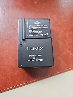 Genuine Panasonic Lumix Digital Camera DE-A66 Charger And Battery • £12