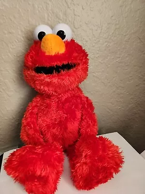 Hasbro Sesame Street Love To Hug Elmo (E4467) • $10