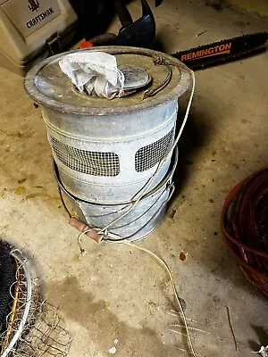 Anitque  UP TO DATE  Galvanized Minnow Bucket Mit-Shel  • $50