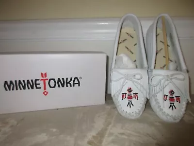 Minnetonka White Thunderbird Soft Sole Beaded Moccasin Shoes 154 Women's 10 NEW • $32