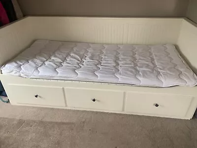 IKEA Hemnes Day Bed With 3 Drawers And One Mattrress Used  • £60